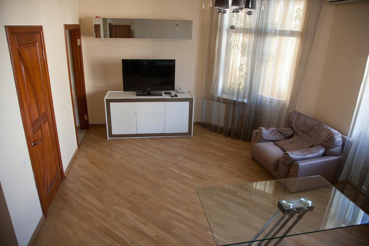 Апартаменты Two Bedroom Apartment with Jacuzzi & Balcony Киев-4