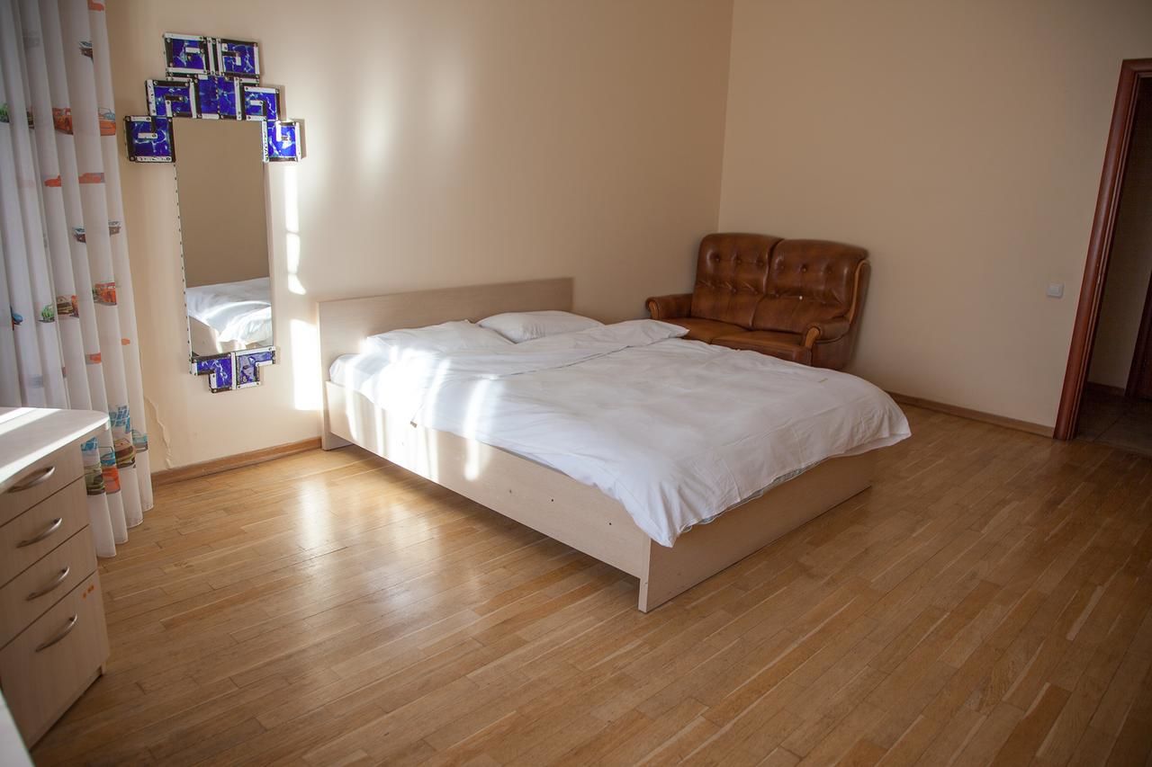 Апартаменты Two Bedroom Apartment with Jacuzzi & Balcony Киев