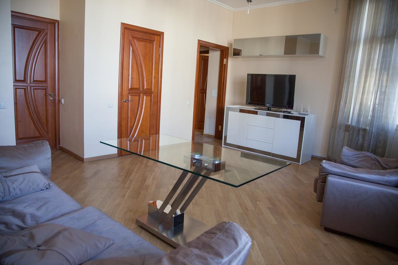 Апартаменты Two Bedroom Apartment with Jacuzzi & Balcony Киев