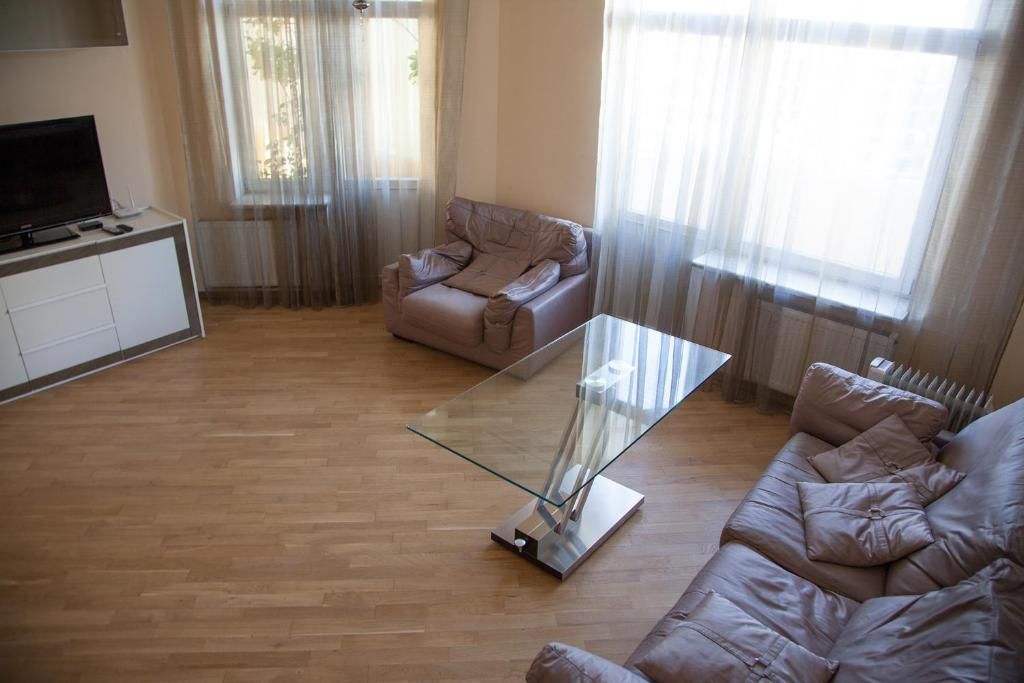 Апартаменты Two Bedroom Apartment with Jacuzzi & Balcony Киев-21