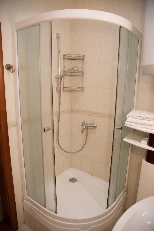 Апартаменты Two Bedroom Apartment with Jacuzzi & Balcony Киев