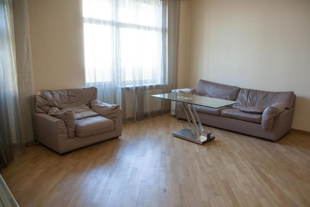 Апартаменты Two Bedroom Apartment with Jacuzzi & Balcony Киев-28