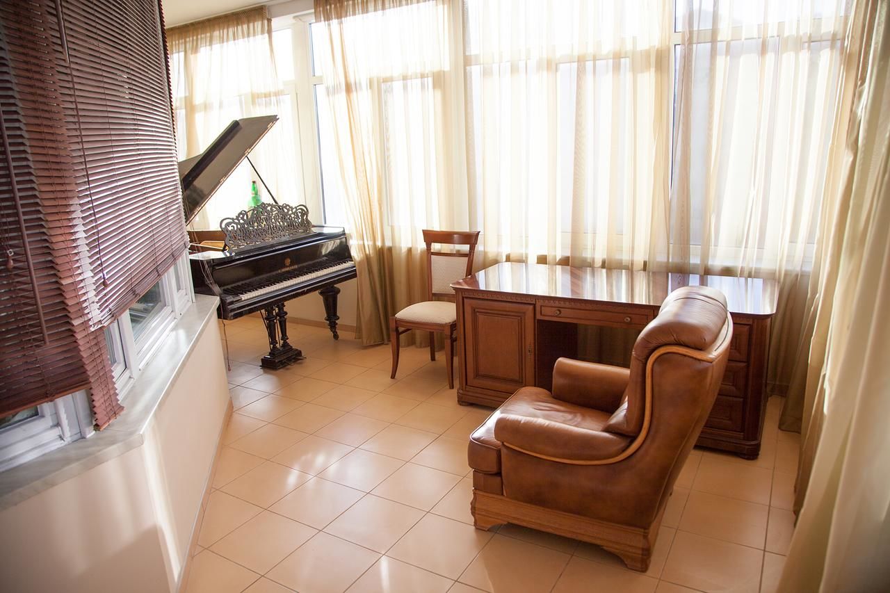 Апартаменты Two Bedroom Apartment with Jacuzzi & Balcony Киев