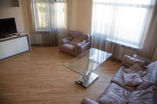 Апартаменты Two Bedroom Apartment with Jacuzzi & Balcony Киев Апартаменты с 2 спальнями-18