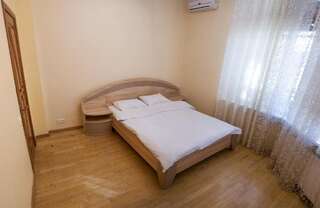 Апартаменты Two Bedroom Apartment with Jacuzzi & Balcony Киев Апартаменты с 2 спальнями-27